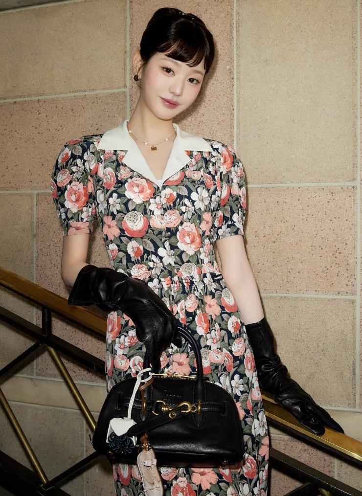 Wonyoung — black bag